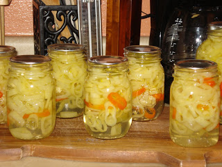 Canning Banana Peppers with a little help from my friends!