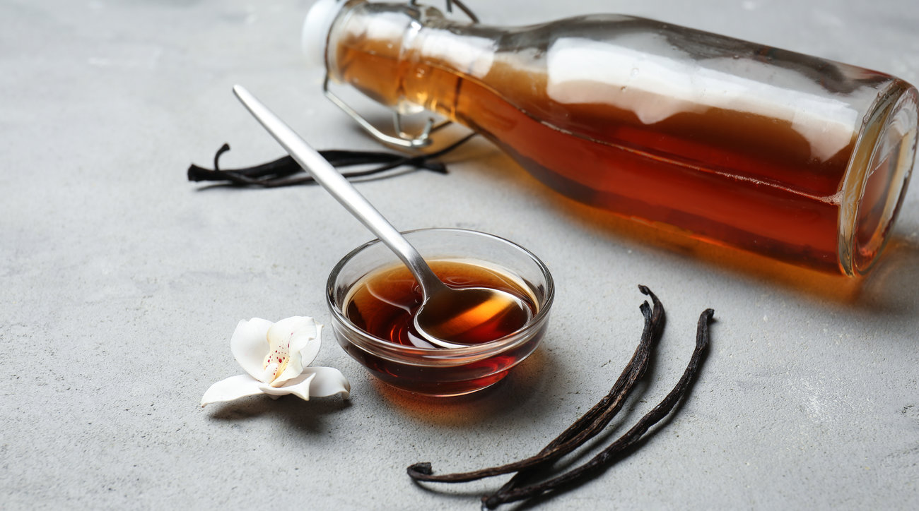 homemade vanilla extract jars