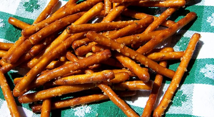 Pretzel stick with dip