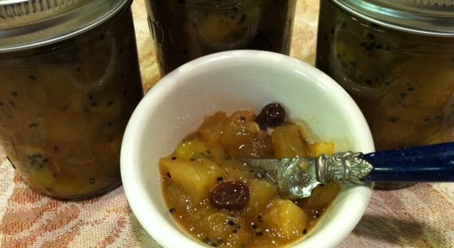 Spiced Kiwifruit Apple Chutney