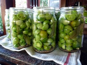 Green Tomato Pickles