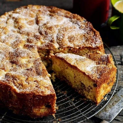 Apple raisin cake