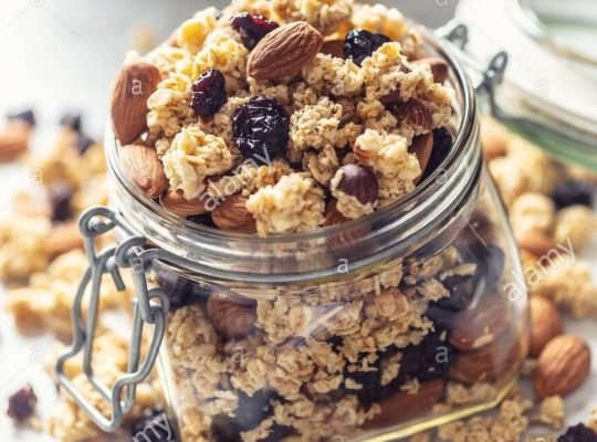 Almond muesli with grapes