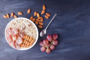 Almond muesili with grapes