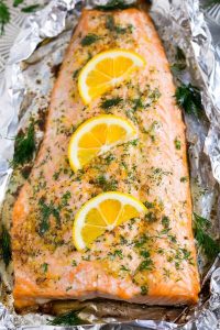 Broiled salmon with lemon and dill