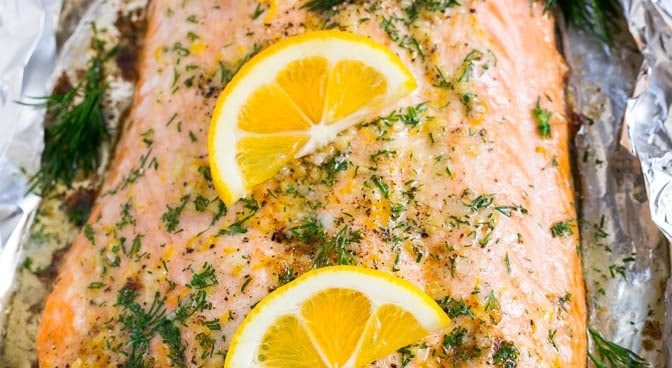 Broiled salmon with lemon and dill