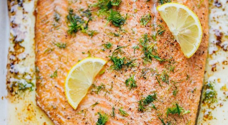 Broiled salmon with lemon and dill