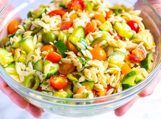 Easy orzo salad with peas