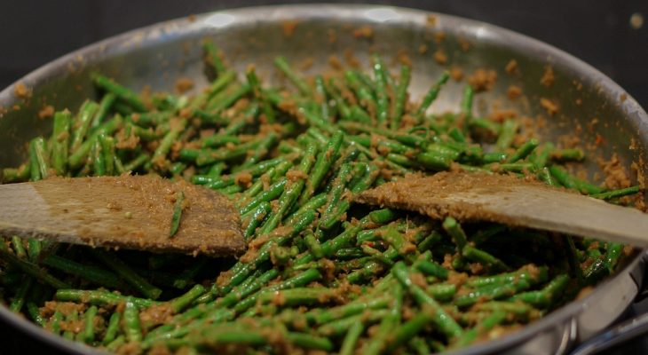 Indonesian green spiced beans