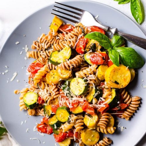 Pasta with zucchini & tomatoes