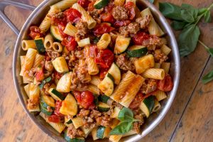 Pasta with zucchini & tomatoes