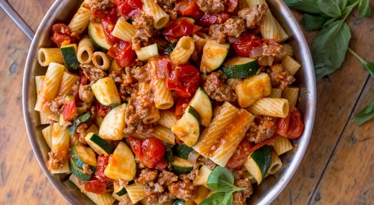 Pasta with zucchini & tomatoes