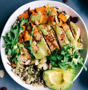 Spinach & wild rice salad & grilled chicken breasts