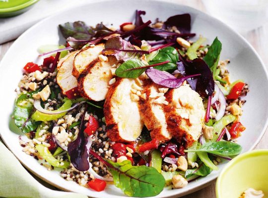 Spinach & wild rice salad & grilled chicken breasts