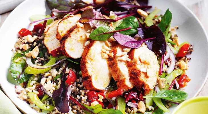 Spinach & wild rice salad & grilled chicken breasts