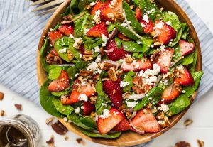 Strawberry spinach salad