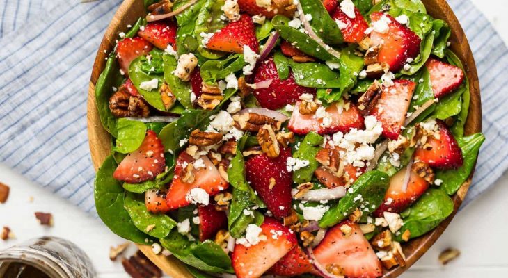 Strawberry spinach salad